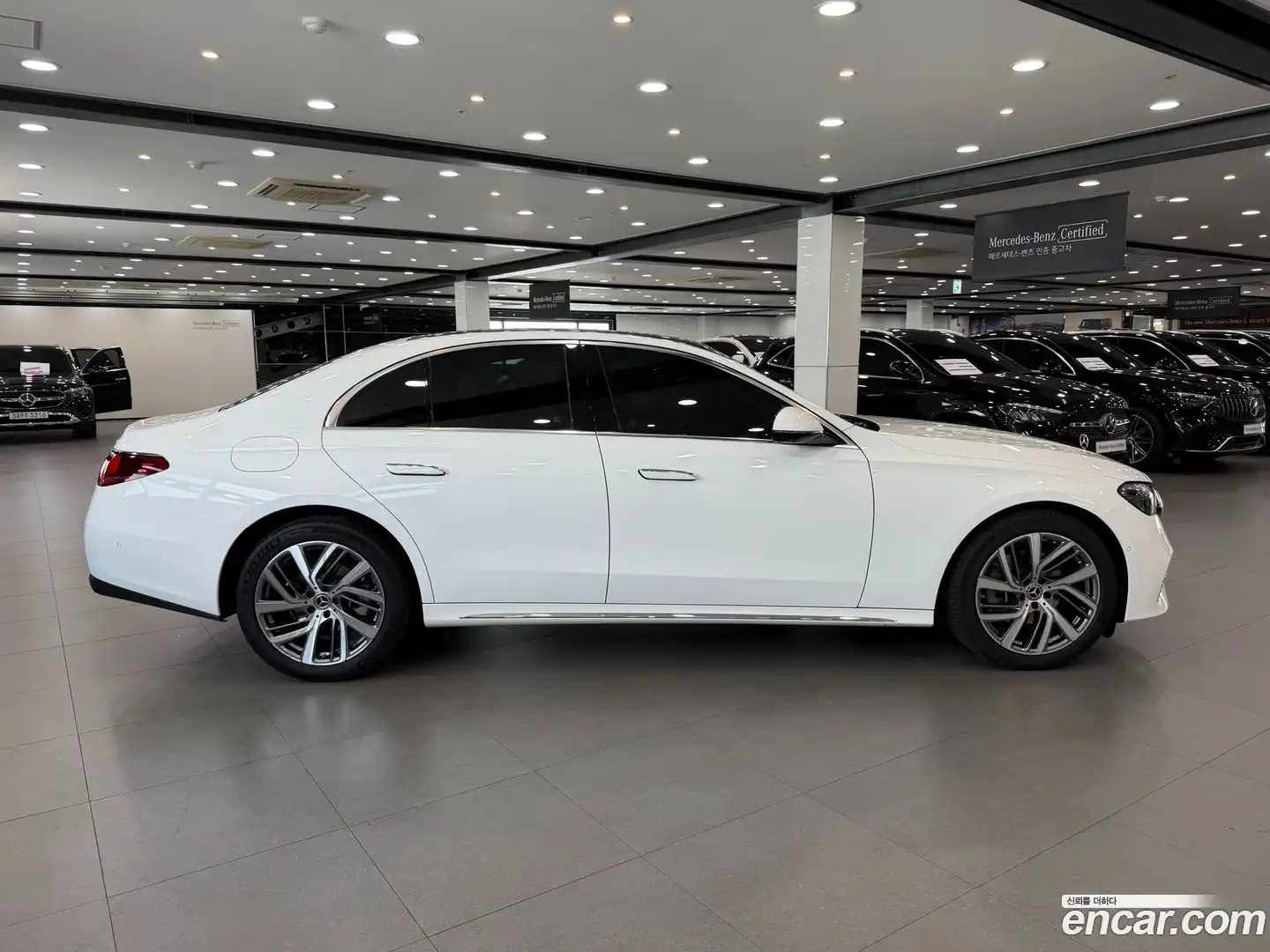 E-Class Mercedes-Benz 2024.8-INNER-009