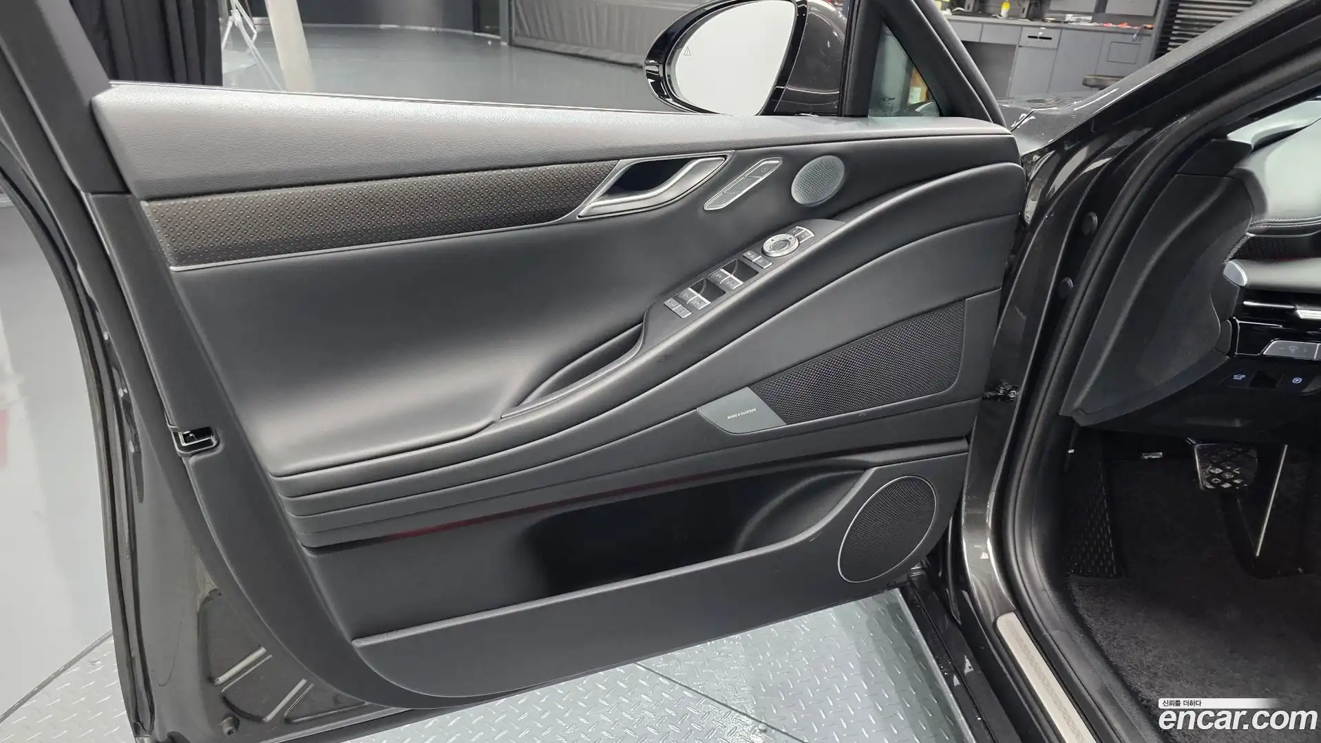 G80 Genesis 2025.3-INNER-034