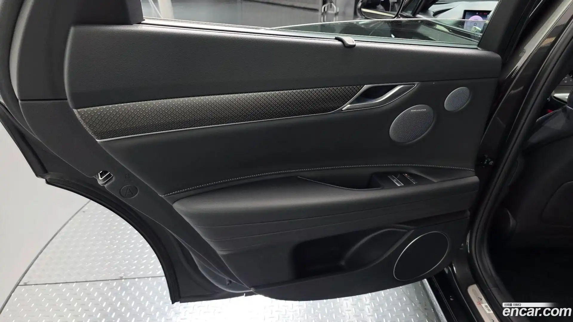 G80 Genesis 2025.3-INNER-035