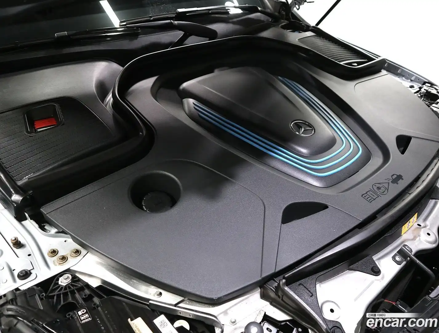 EQC Mercedes-Benz 2020.7-INNER-007