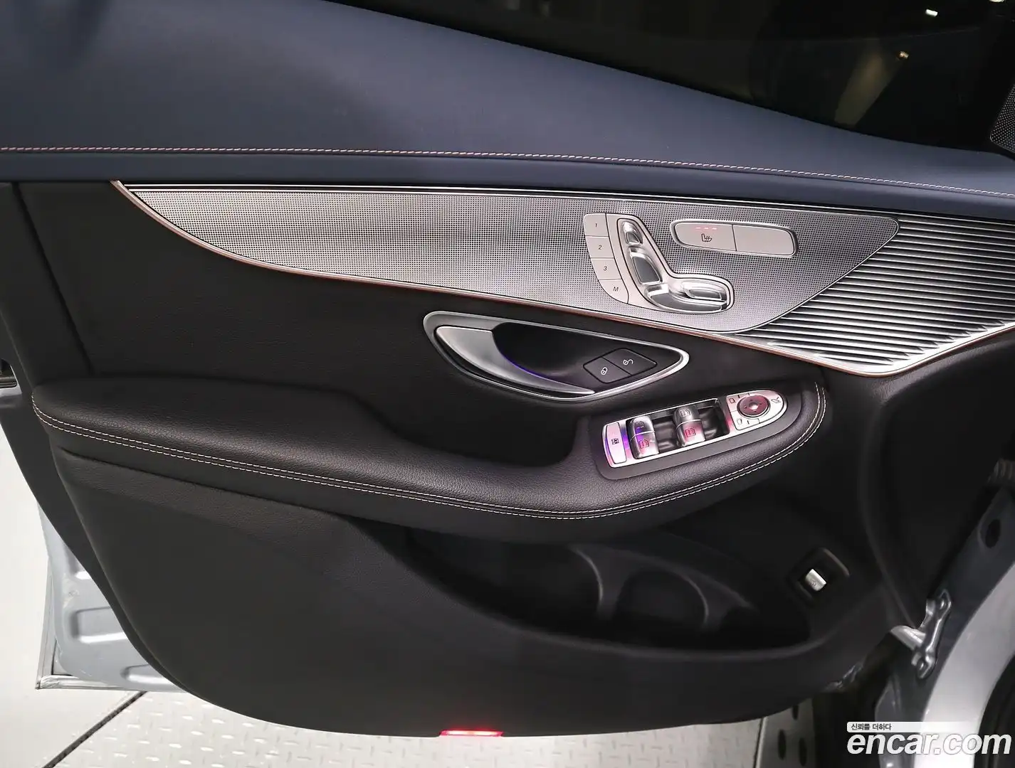 EQC Mercedes-Benz 2020.7-INNER-010