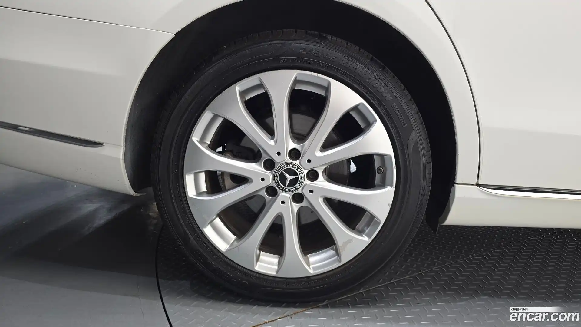 E-Class Mercedes-Benz 2018.7-OUTER-005
