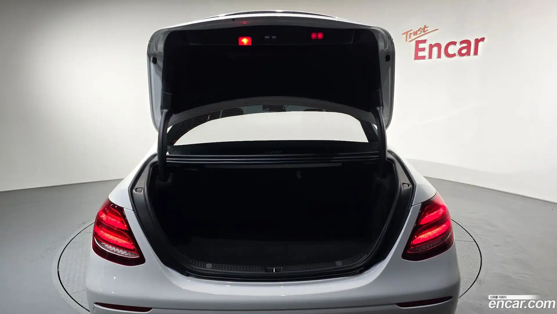 E-Class Mercedes-Benz 2018.7-OPTION-023