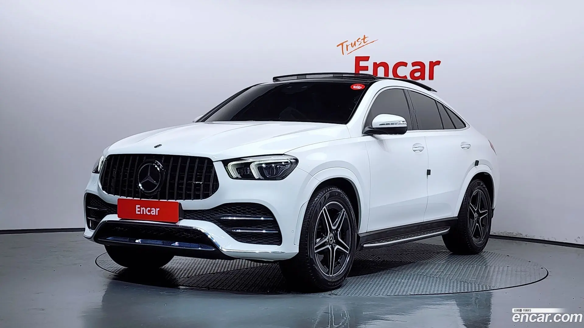 Main__Slider__Photo:GLE-Class Mercedes-Benz 2021.1-0