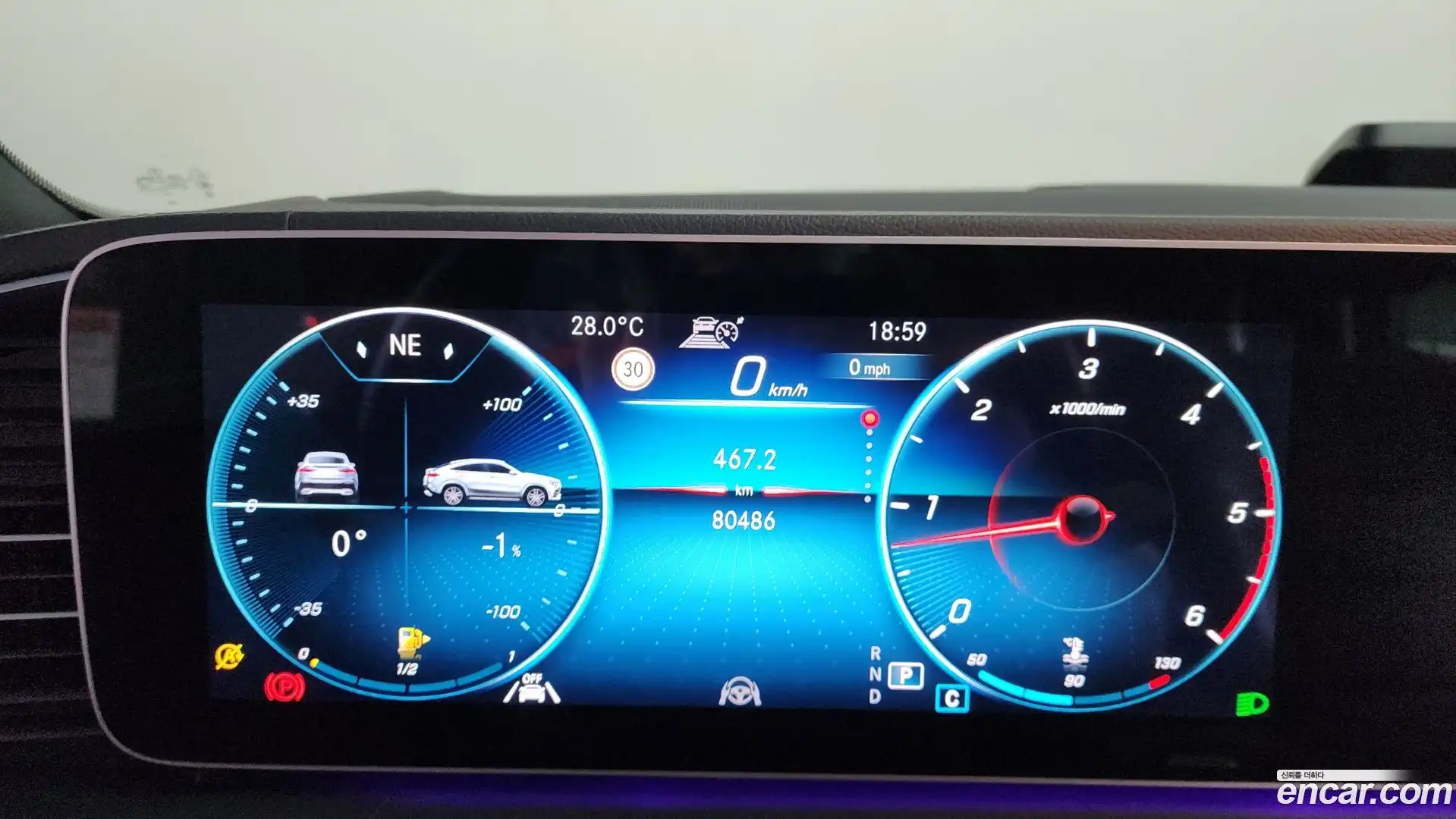 GLE-Class Mercedes-Benz 2021.1-INNER-008