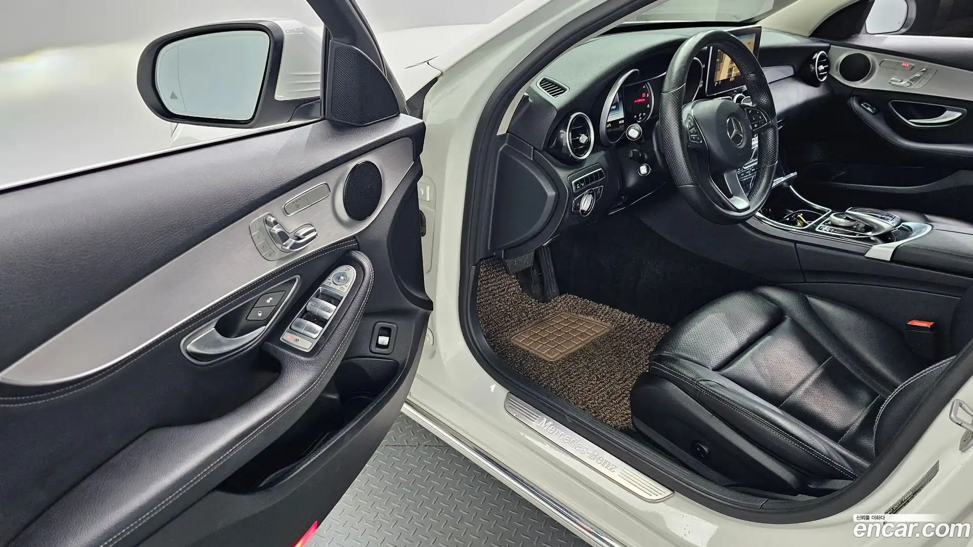 C-Class Mercedes-Benz 2015.11-INNER-010