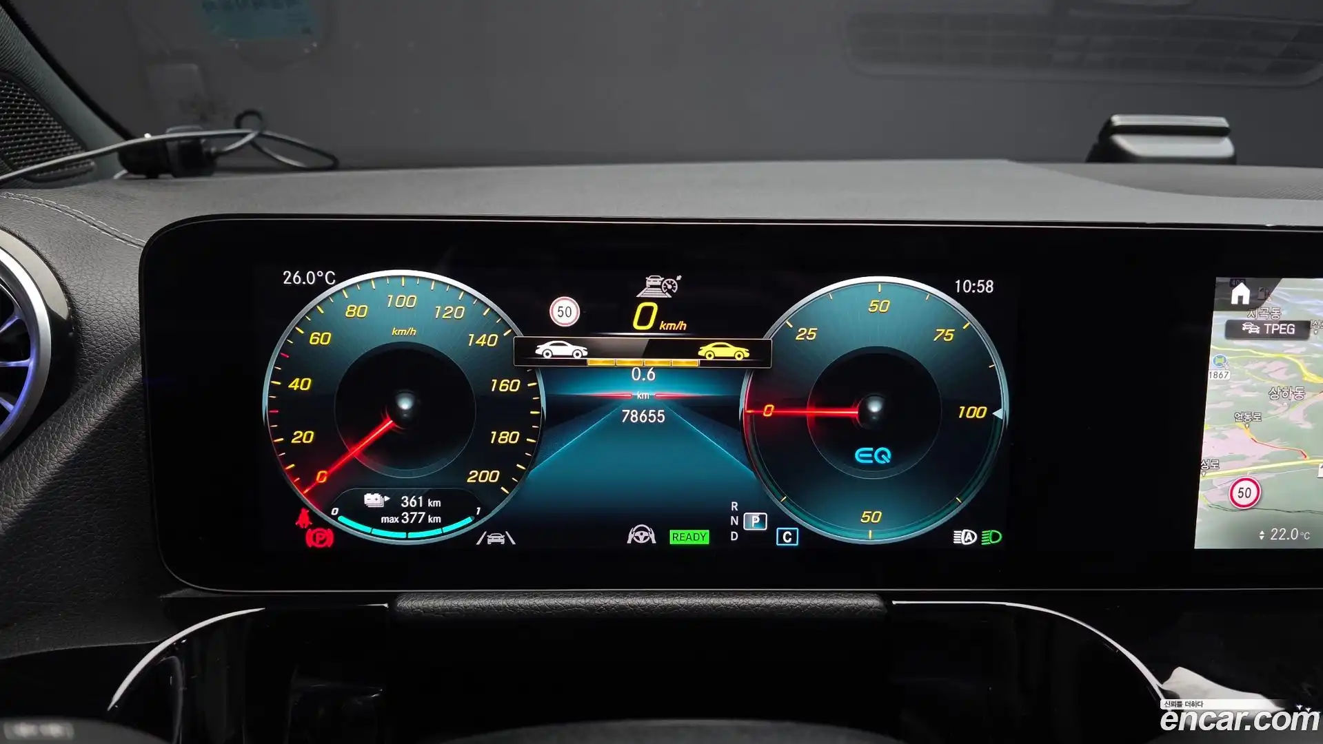 EQA Mercedes-Benz 2022.6-INNER-008