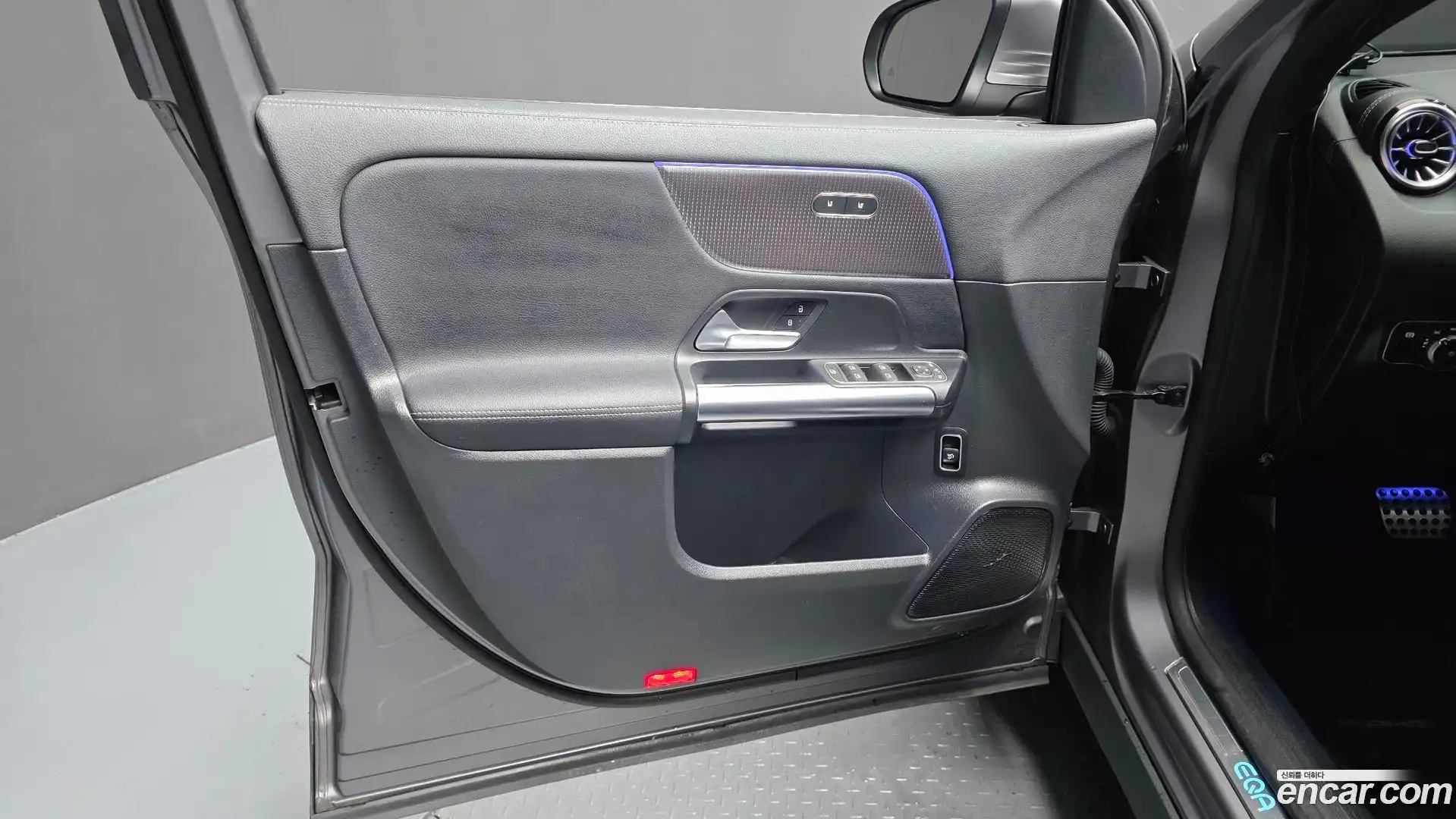 EQA Mercedes-Benz 2022.6-INNER-034