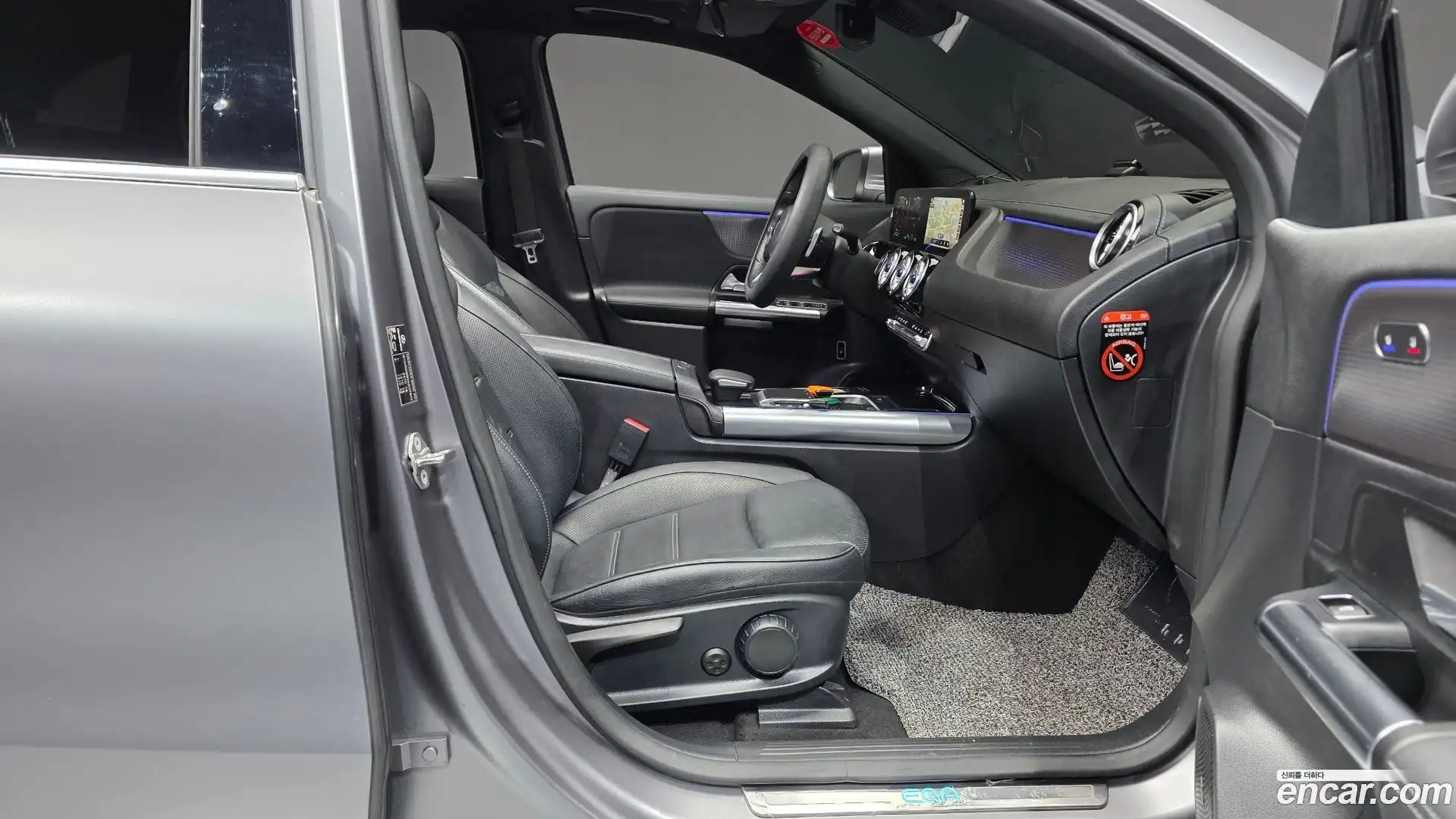EQA Mercedes-Benz 2022.6-INNER-036