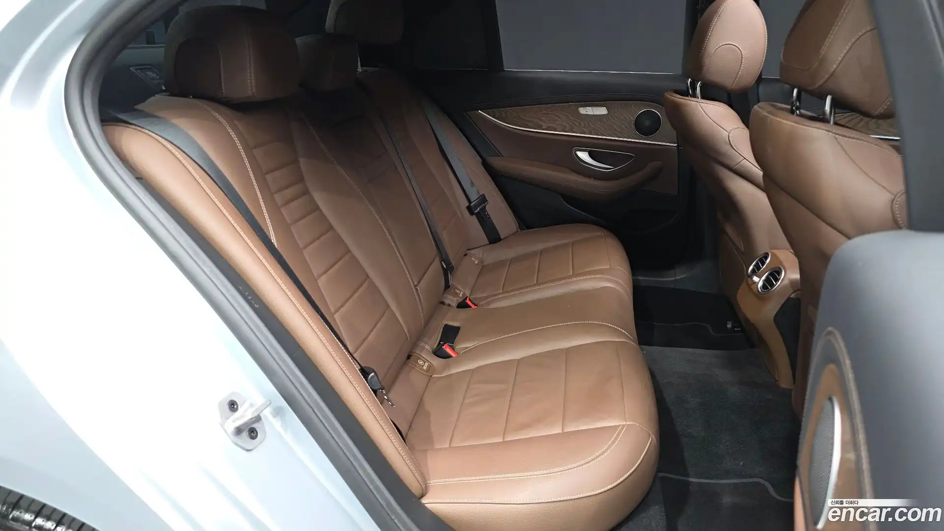 E-Class Mercedes-Benz 2022.4-OPTION-016