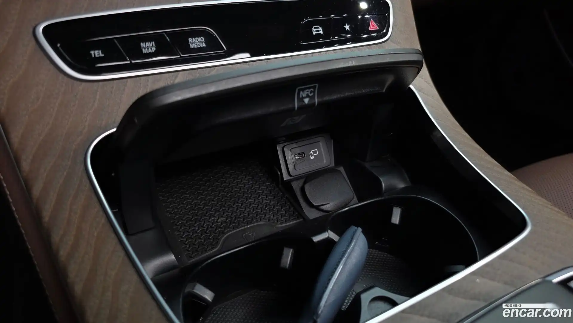 E-Class Mercedes-Benz 2022.4-INNER-036