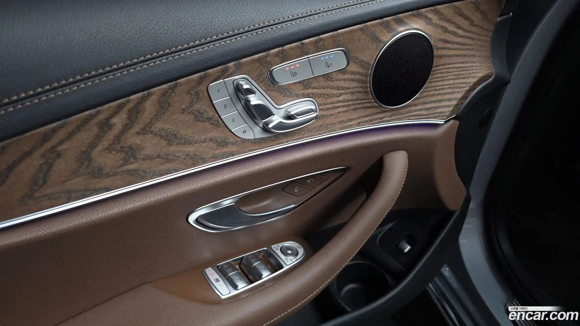 E-Class Mercedes-Benz 2022.4-OPTION-043