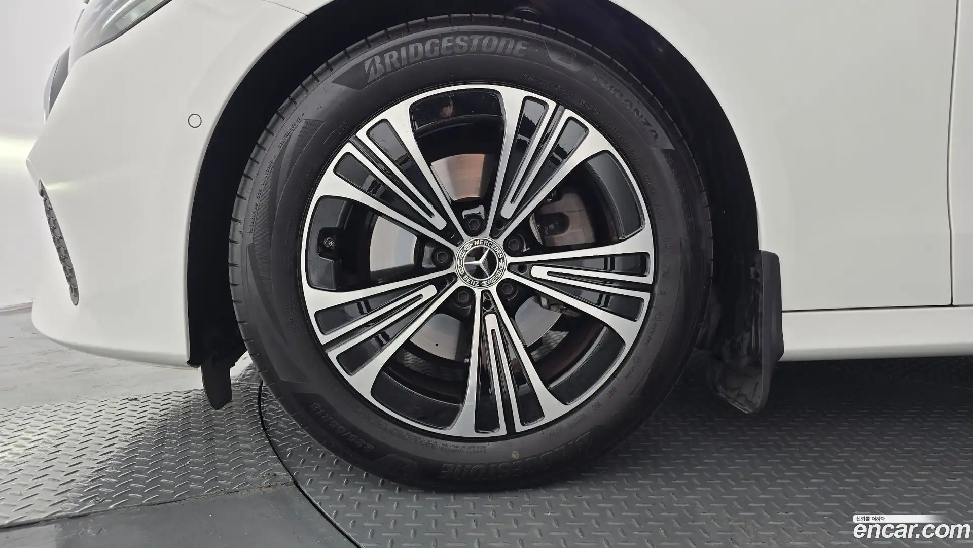 E-Class Mercedes-Benz 2024.11-OUTER-005