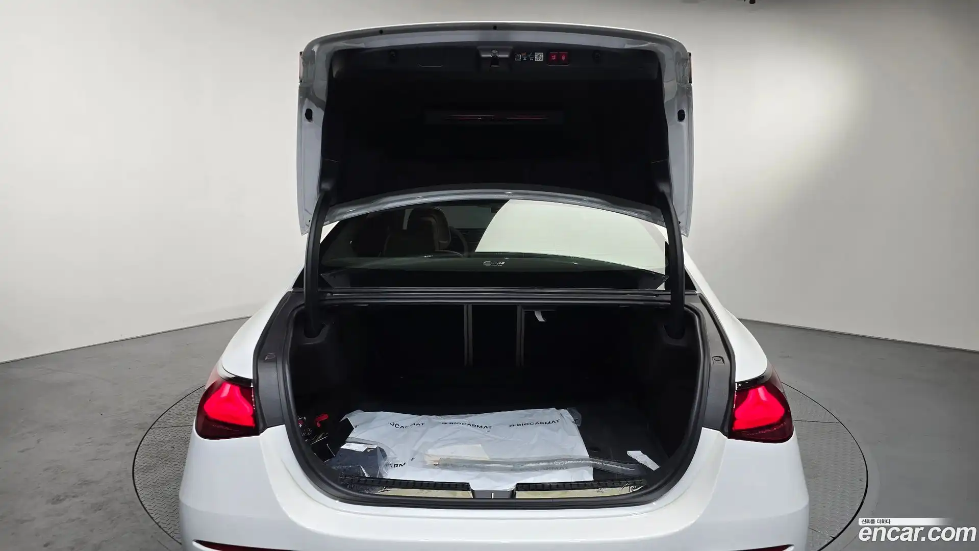 E-Class Mercedes-Benz 2024.11-OPTION-023