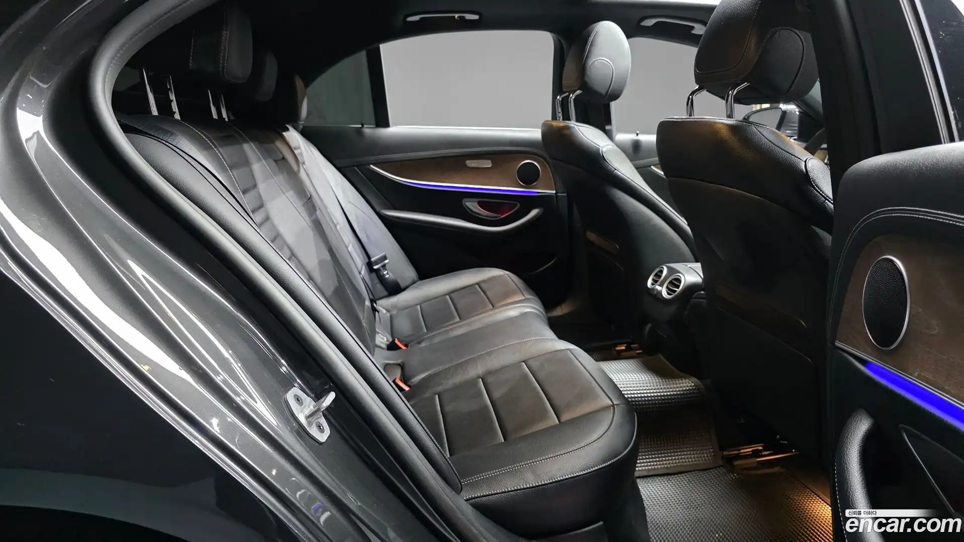 E-Class Mercedes-Benz 2022.10-OPTION-015