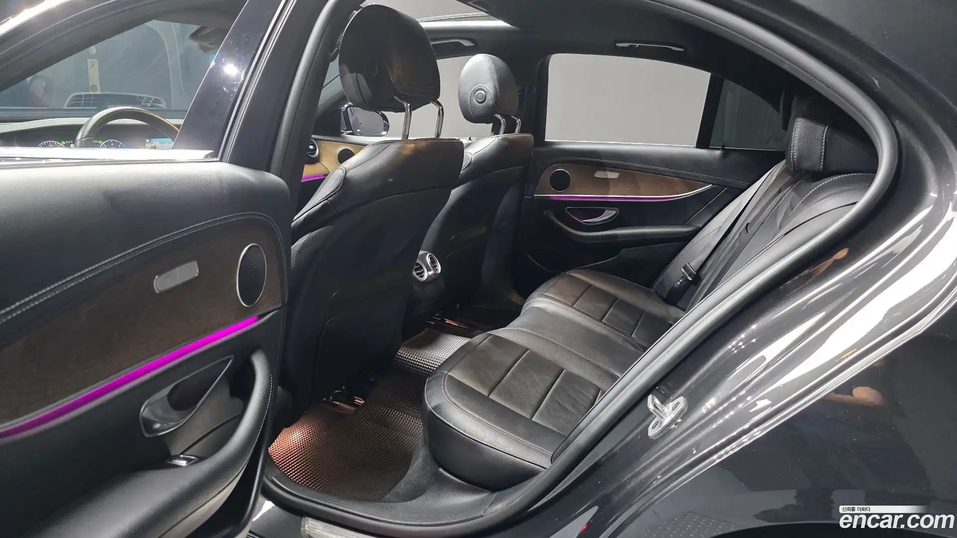 E-Class Mercedes-Benz 2022.10-OPTION-016