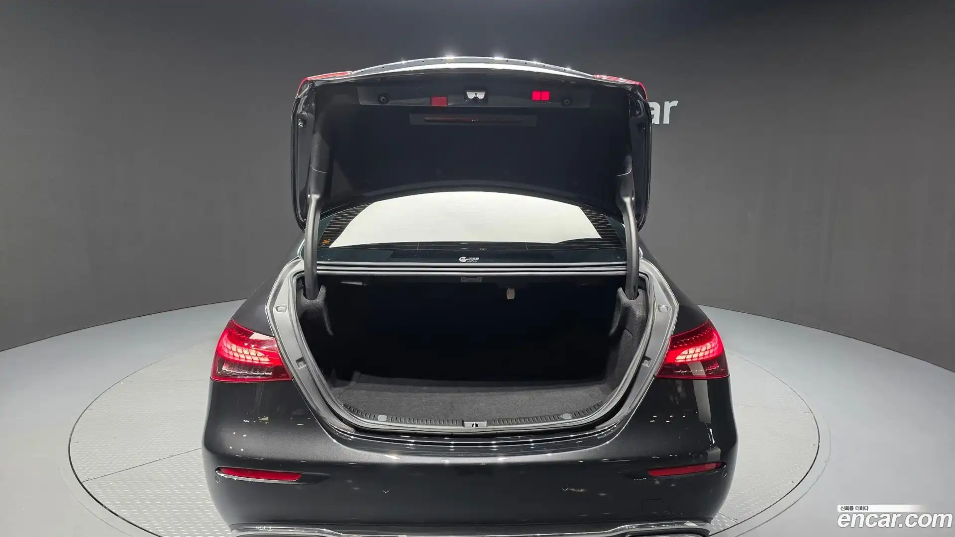 E-Class Mercedes-Benz 2022.10-OPTION-024