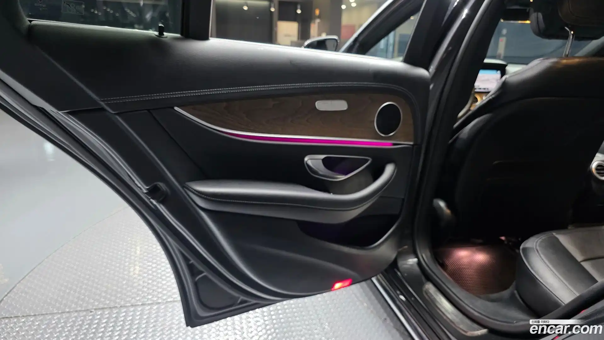 E-Class Mercedes-Benz 2022.10-INNER-035