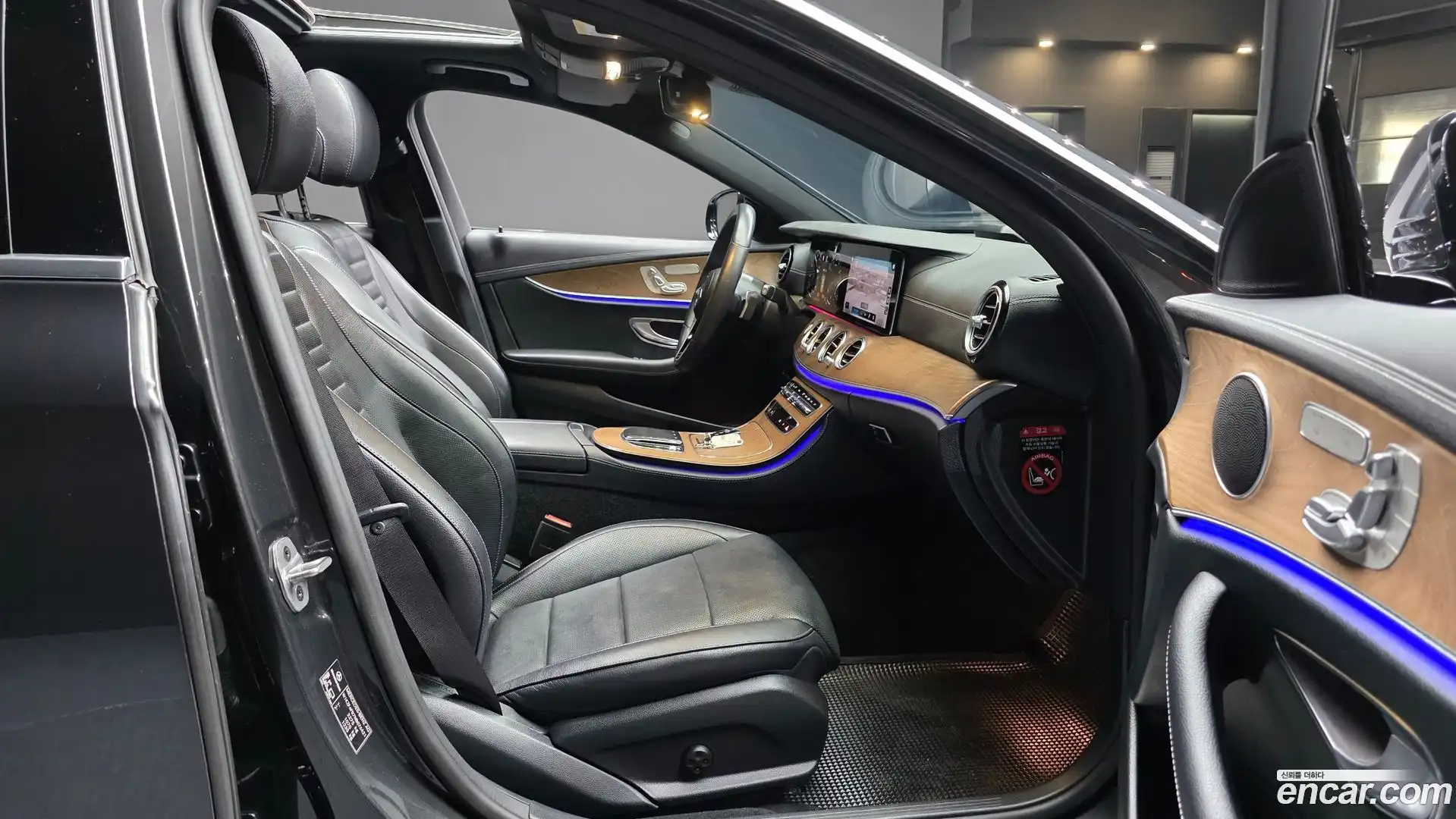E-Class Mercedes-Benz 2022.10-INNER-036