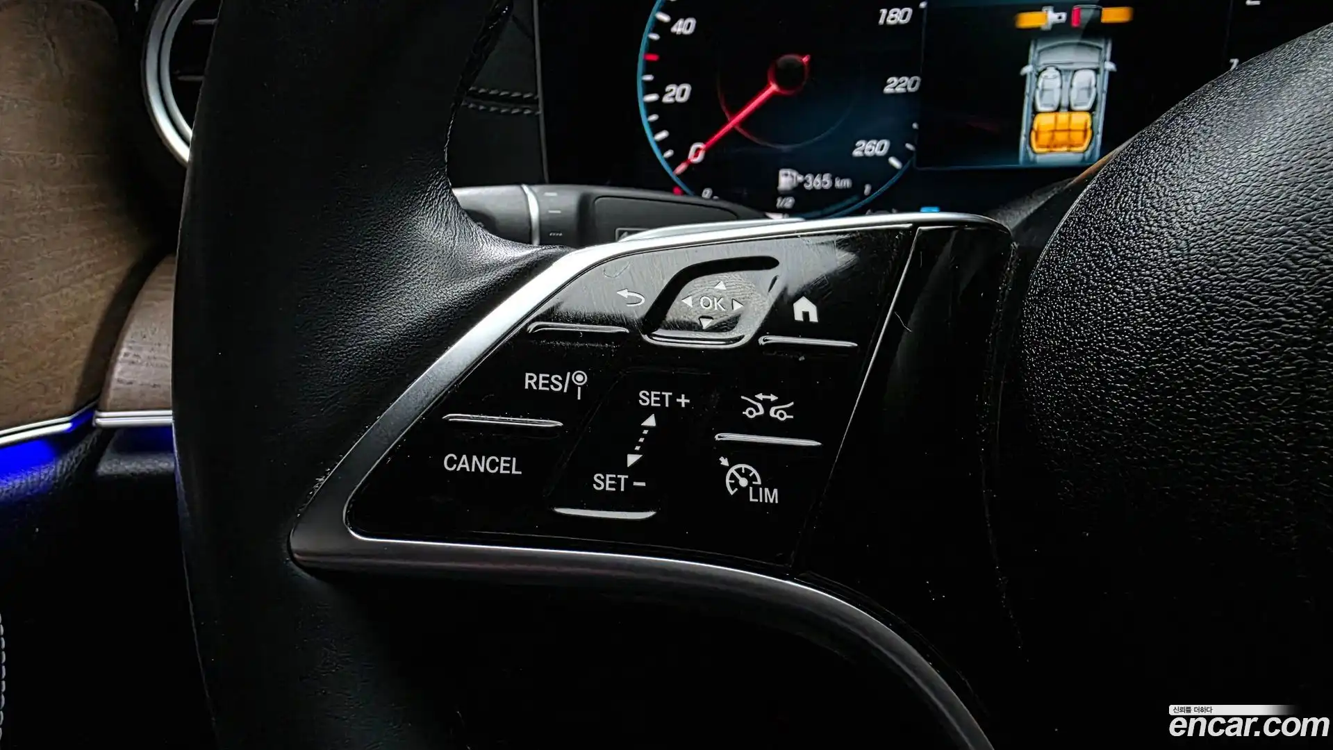 E-Class Mercedes-Benz 2022.10-OPTION-045