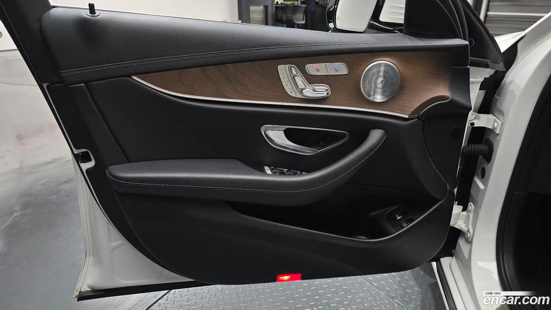 E-Class Mercedes-Benz 2021.0-INNER-034