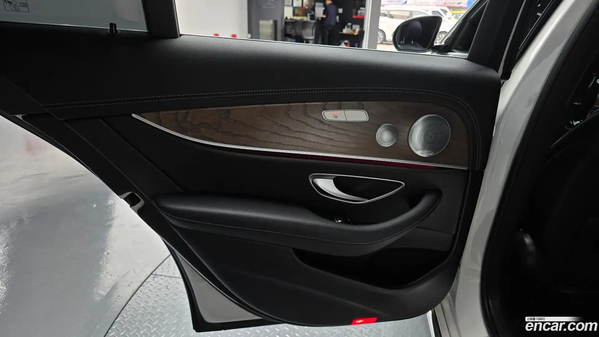 E-Class Mercedes-Benz 2021.0-INNER-035
