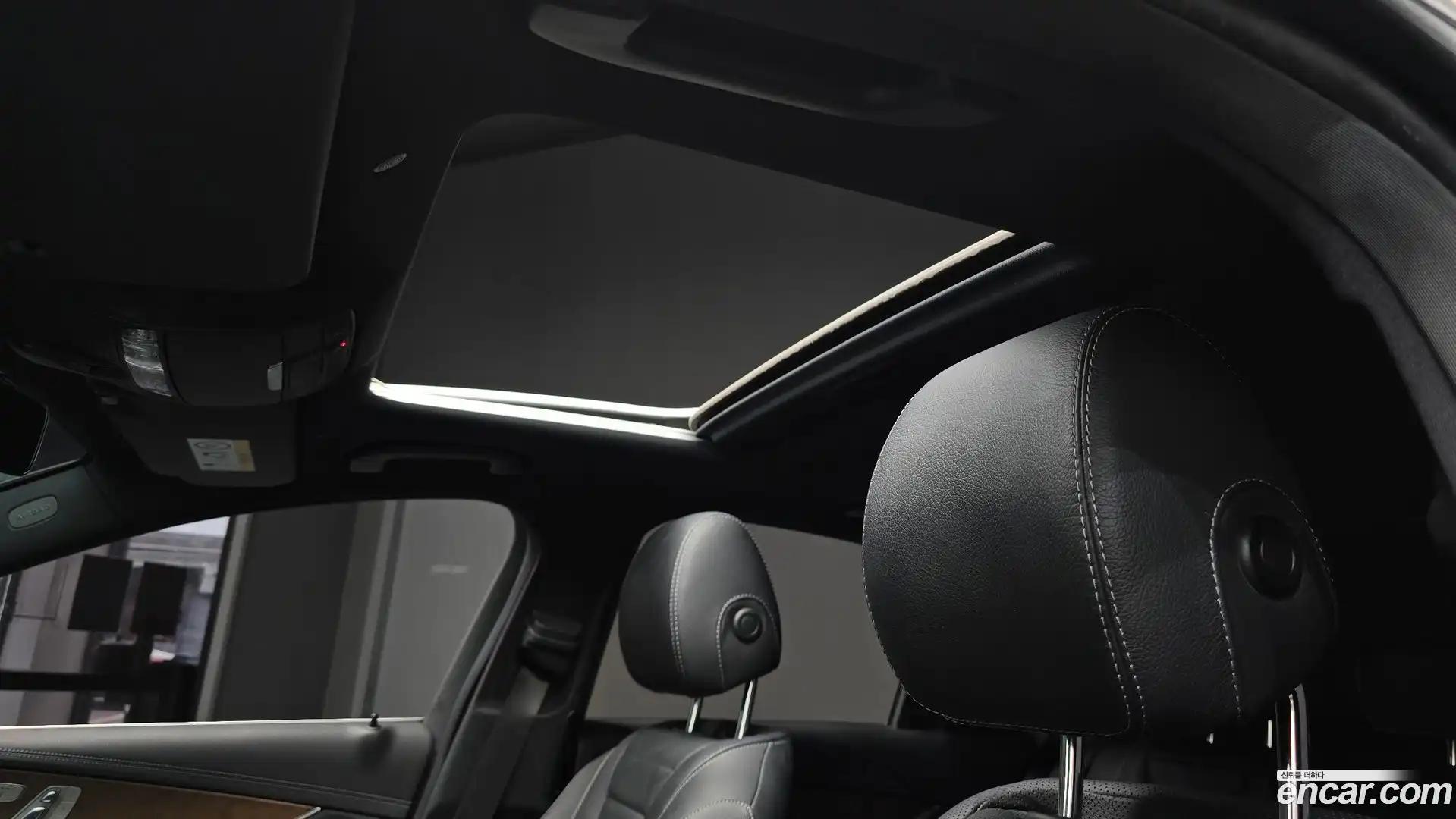 E-Class Mercedes-Benz 2021.0-OPTION-045