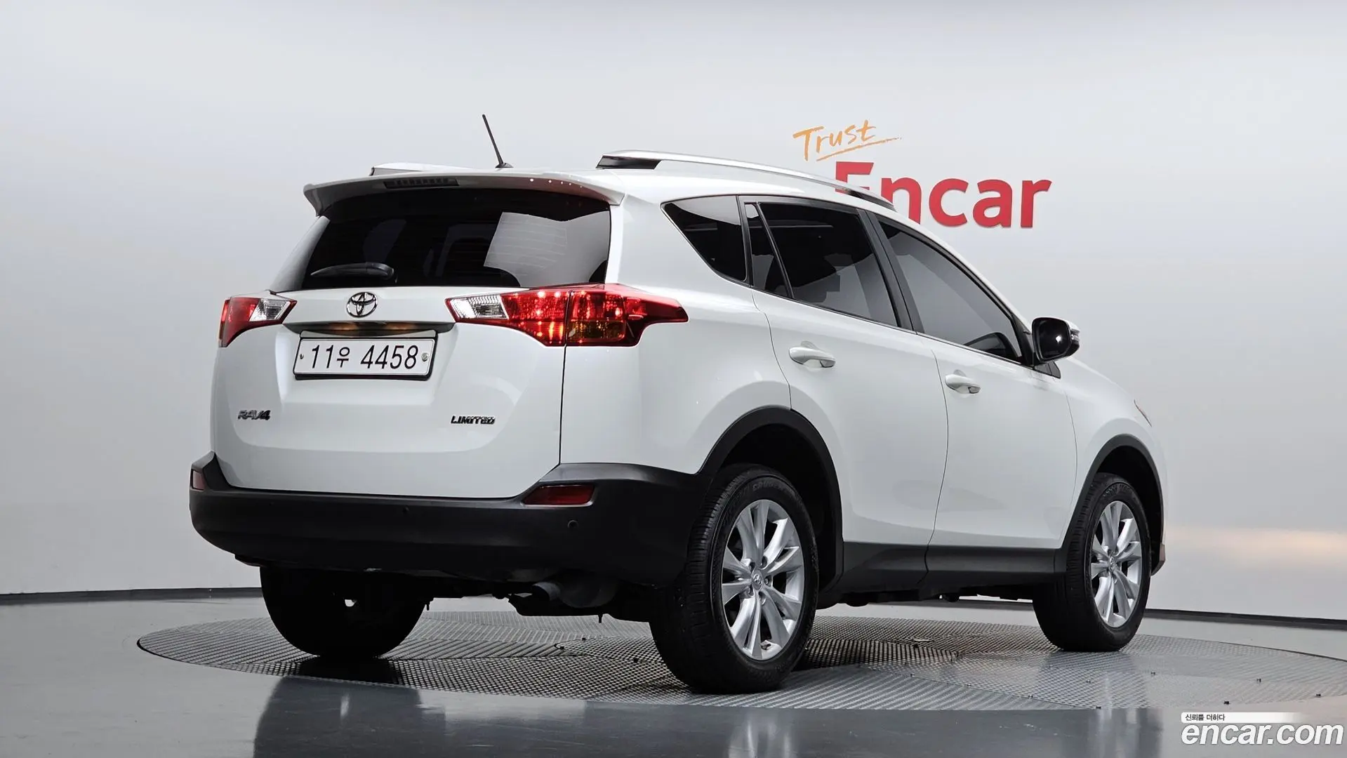 Main__Slider__Photo:RAV4 Toyota 2015.6-1