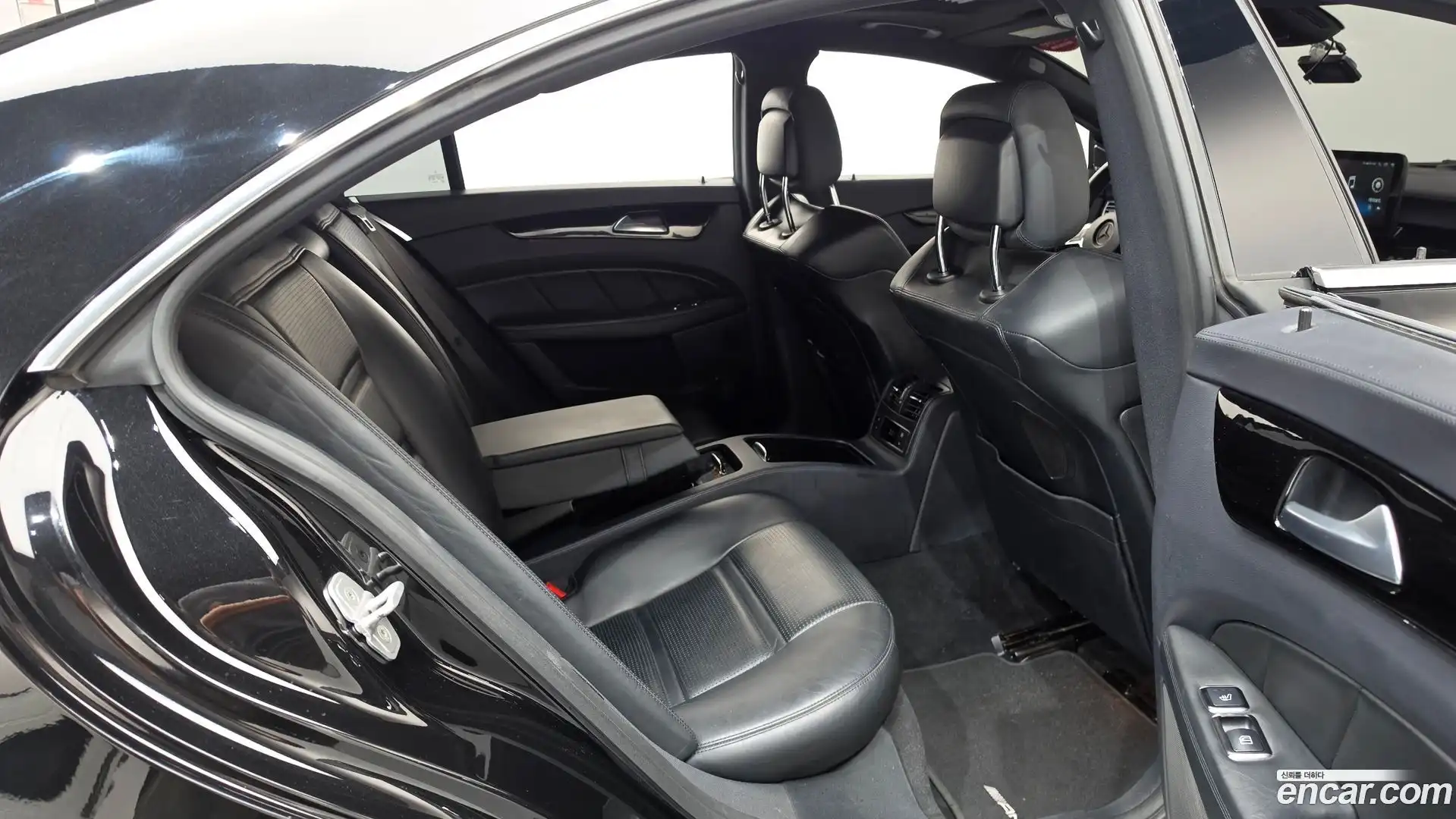 CLS-Class Mercedes-Benz 2012.2-OPTION-016