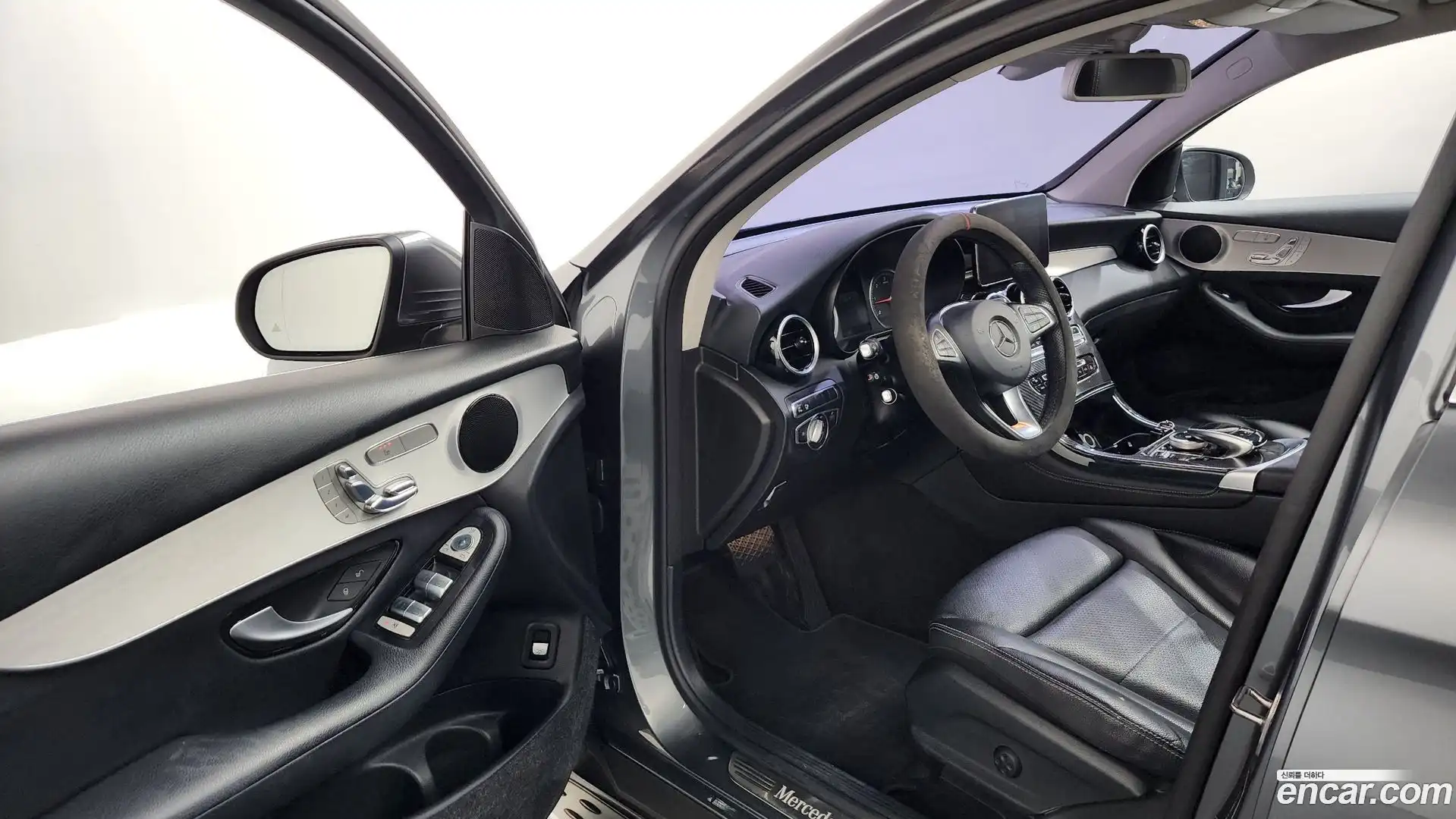 GLC-Class Mercedes-Benz 2017.7-INNER-010