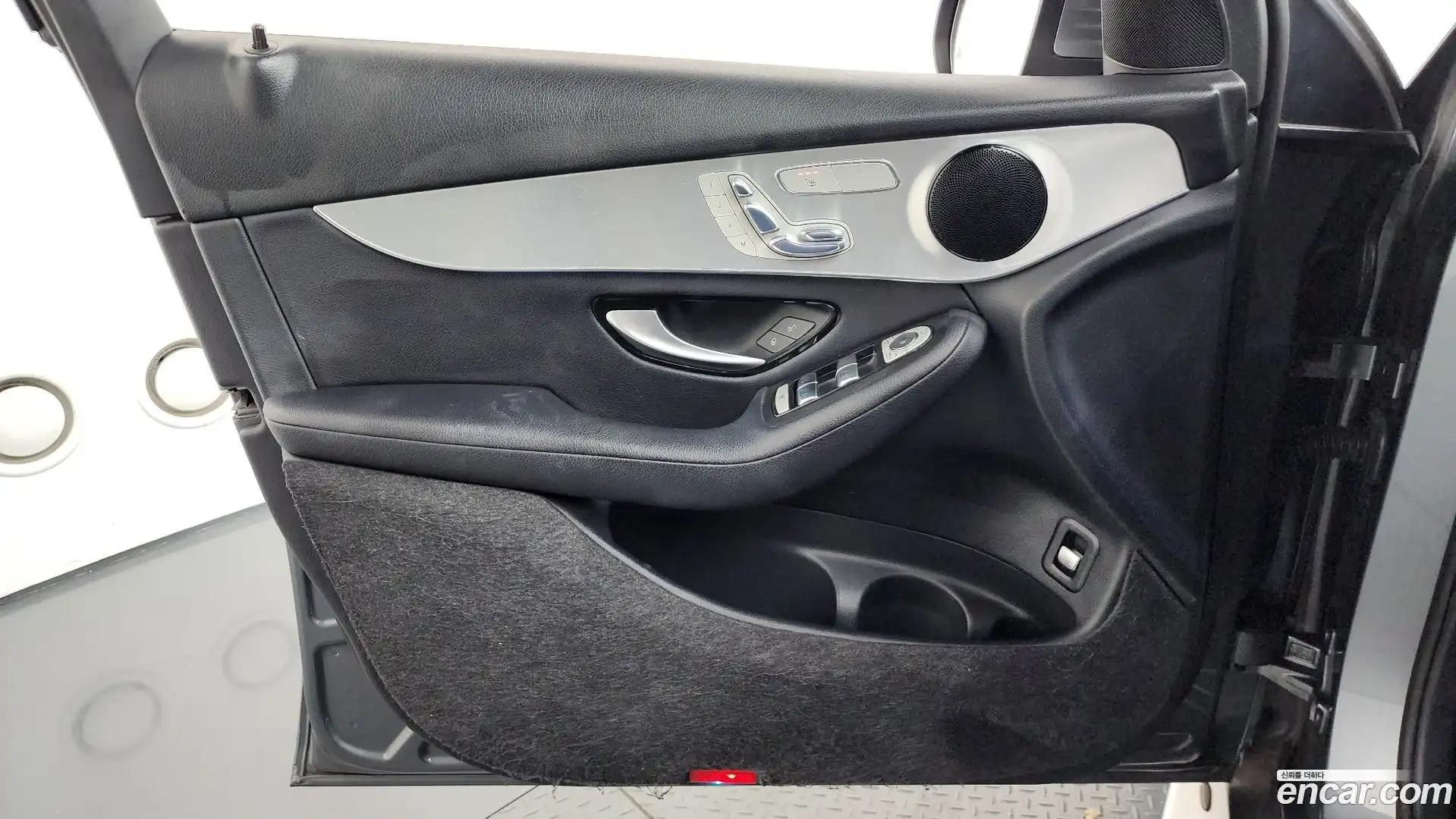 GLC-Class Mercedes-Benz 2017.7-INNER-034