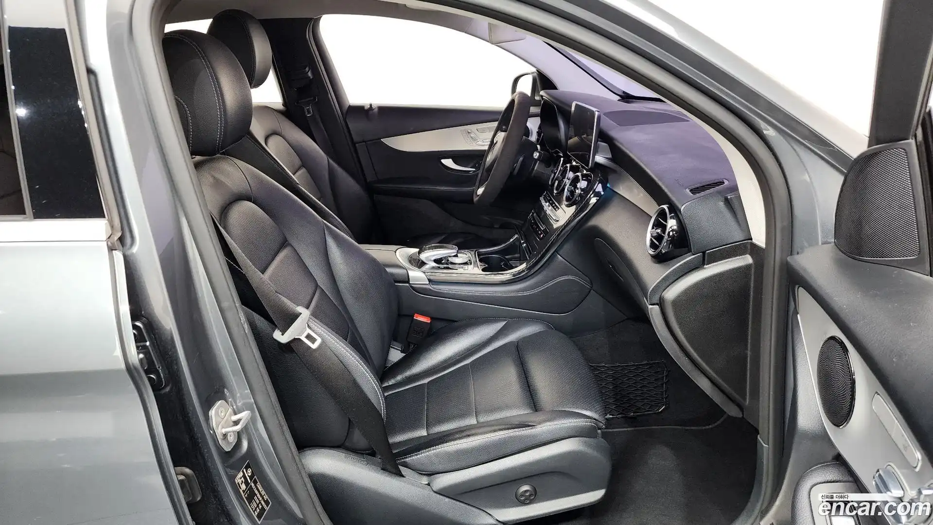 GLC-Class Mercedes-Benz 2017.7-INNER-036