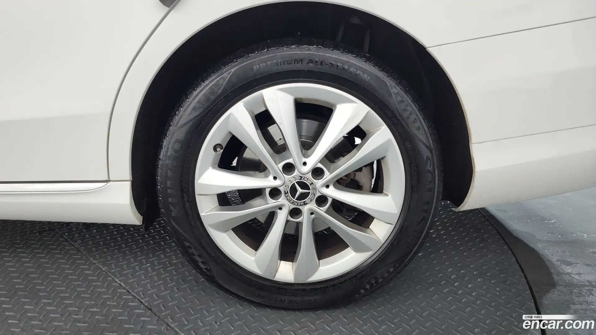 C-Class Mercedes-Benz 2019.9-OUTER-031