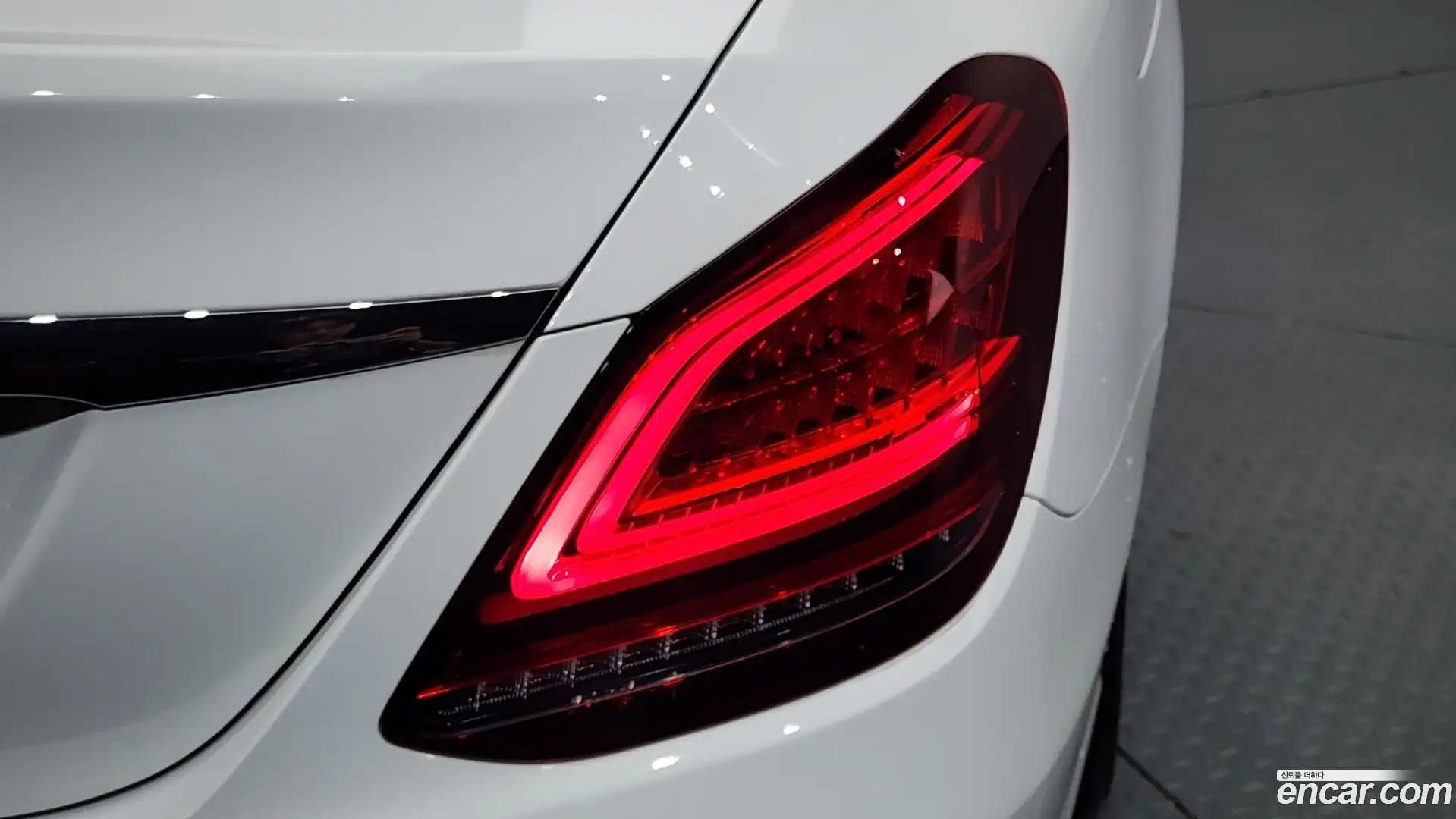 C-Class Mercedes-Benz 2019.9-OUTER-033