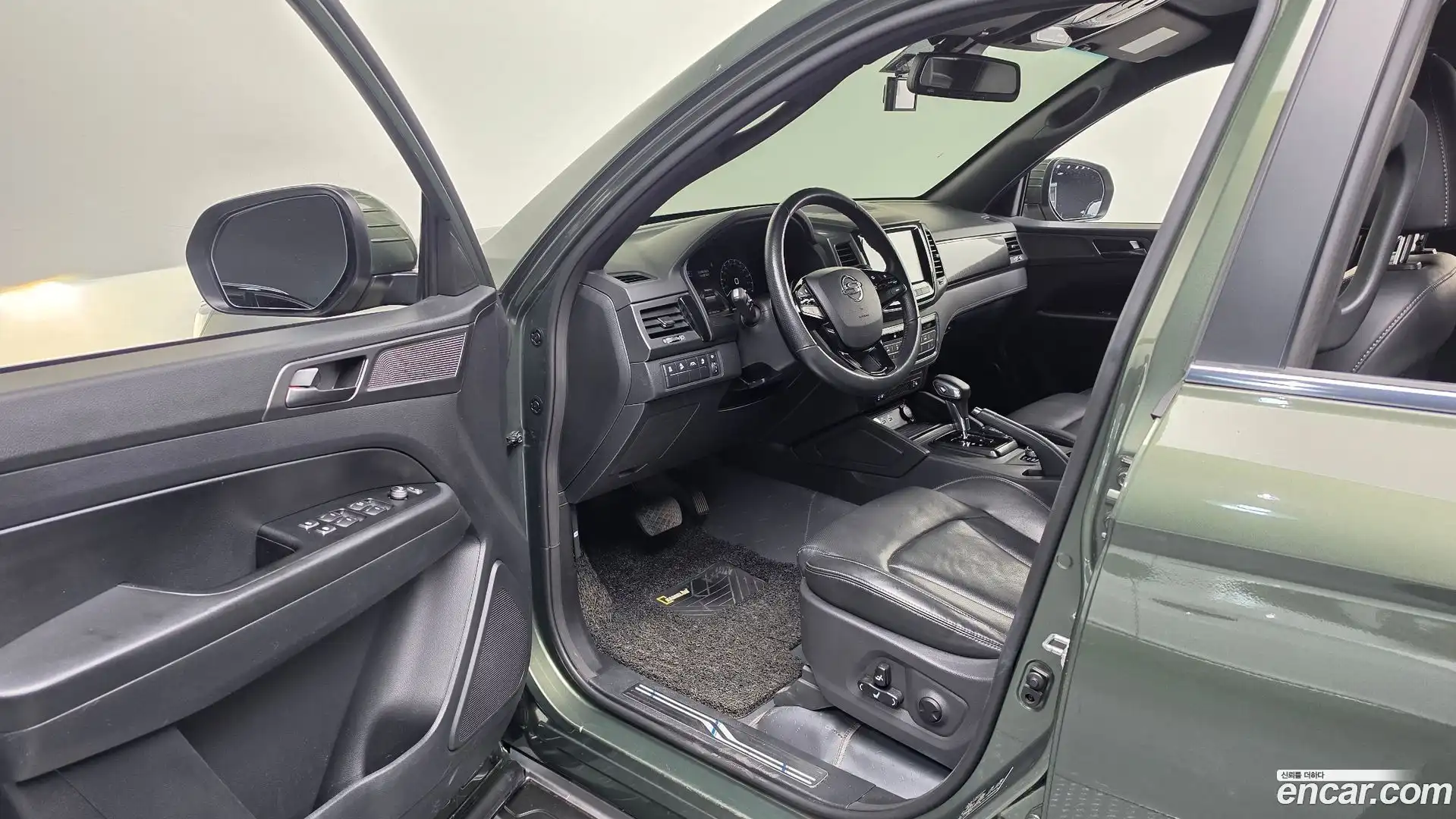 Rexton KG Mobility 2023.0-INNER-010