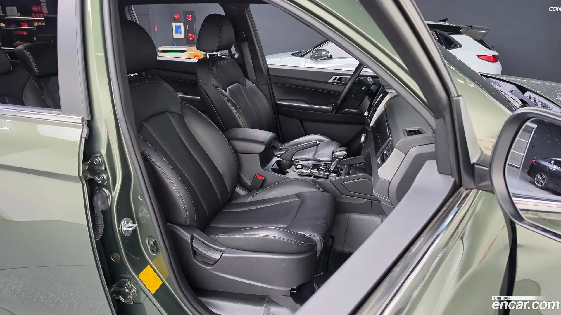 Rexton KG Mobility 2023.0-INNER-036
