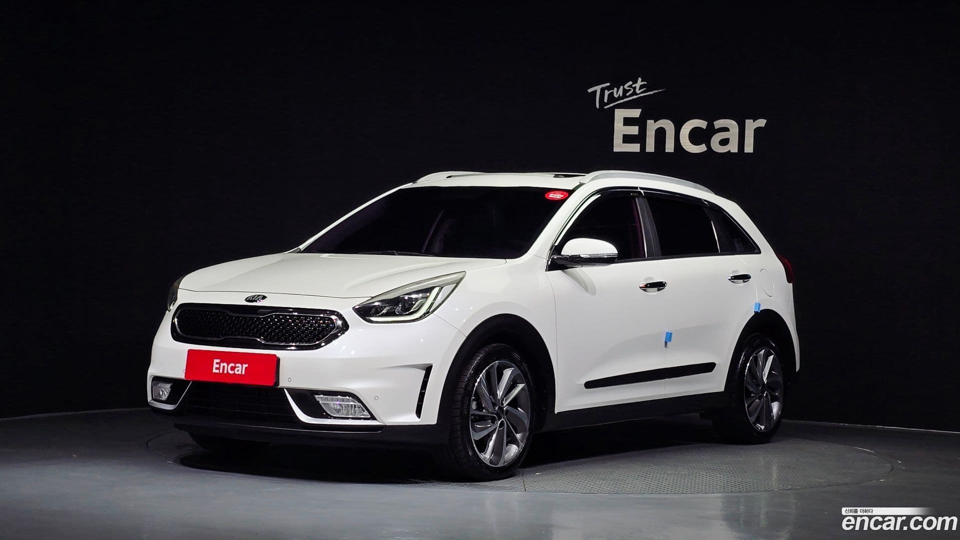 Main__Slider__Photo:Niro Kia 2017.5-0