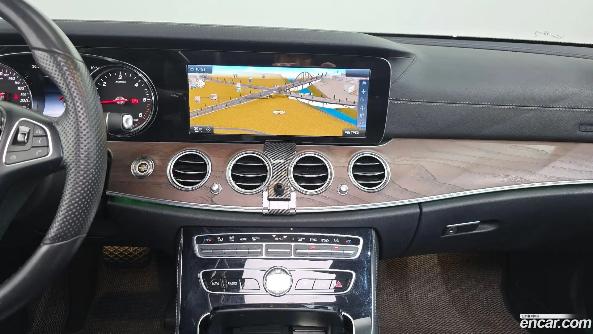 E-Class Mercedes-Benz 2016.10-OPTION-017