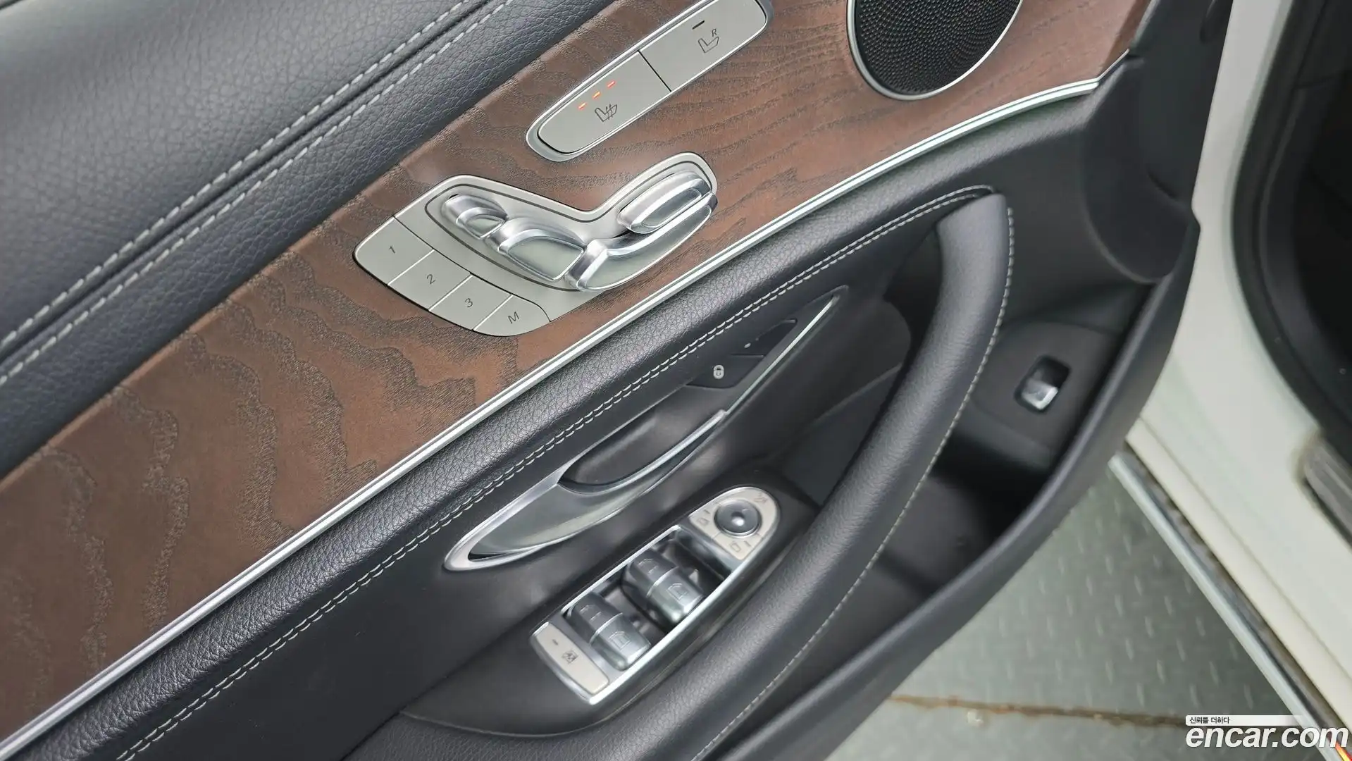 E-Class Mercedes-Benz 2016.10-OPTION-023