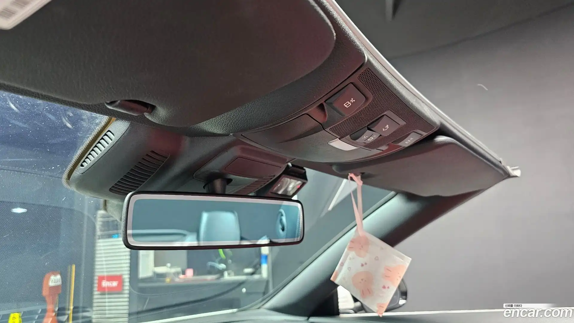 E-Class Mercedes-Benz 2018.11-OPTION-022