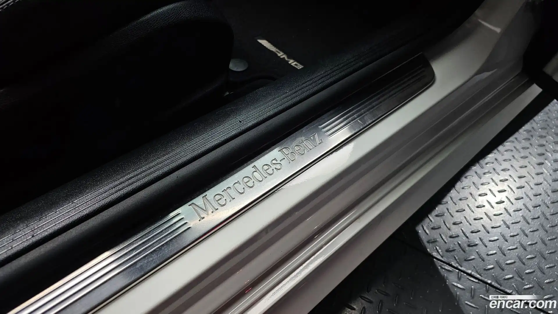 E-Class Mercedes-Benz 2018.11-OPTION-044
