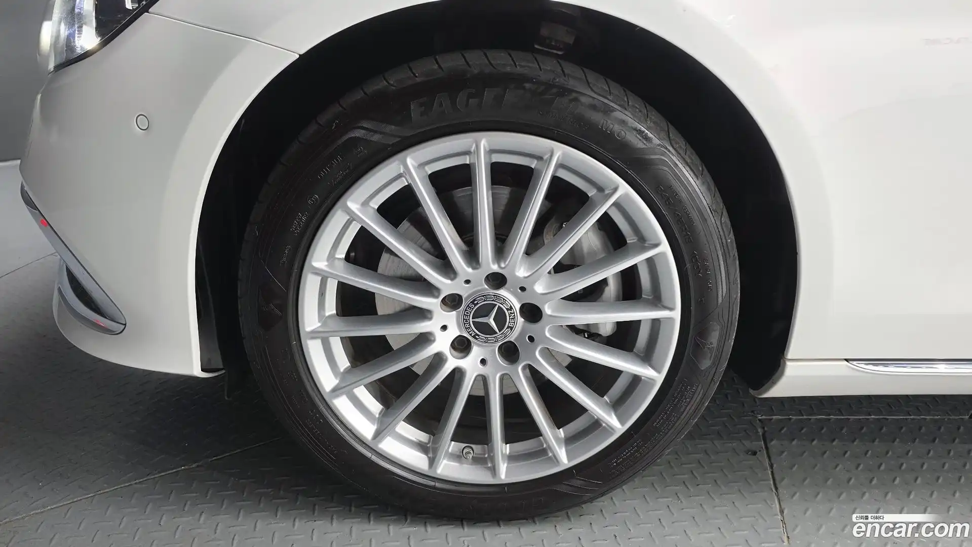 E-Class Mercedes-Benz 2023.8-OUTER-005