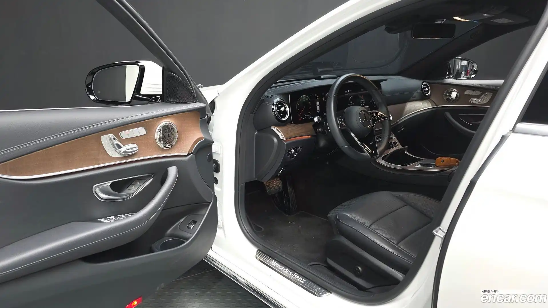 E-Class Mercedes-Benz 2023.8-INNER-010