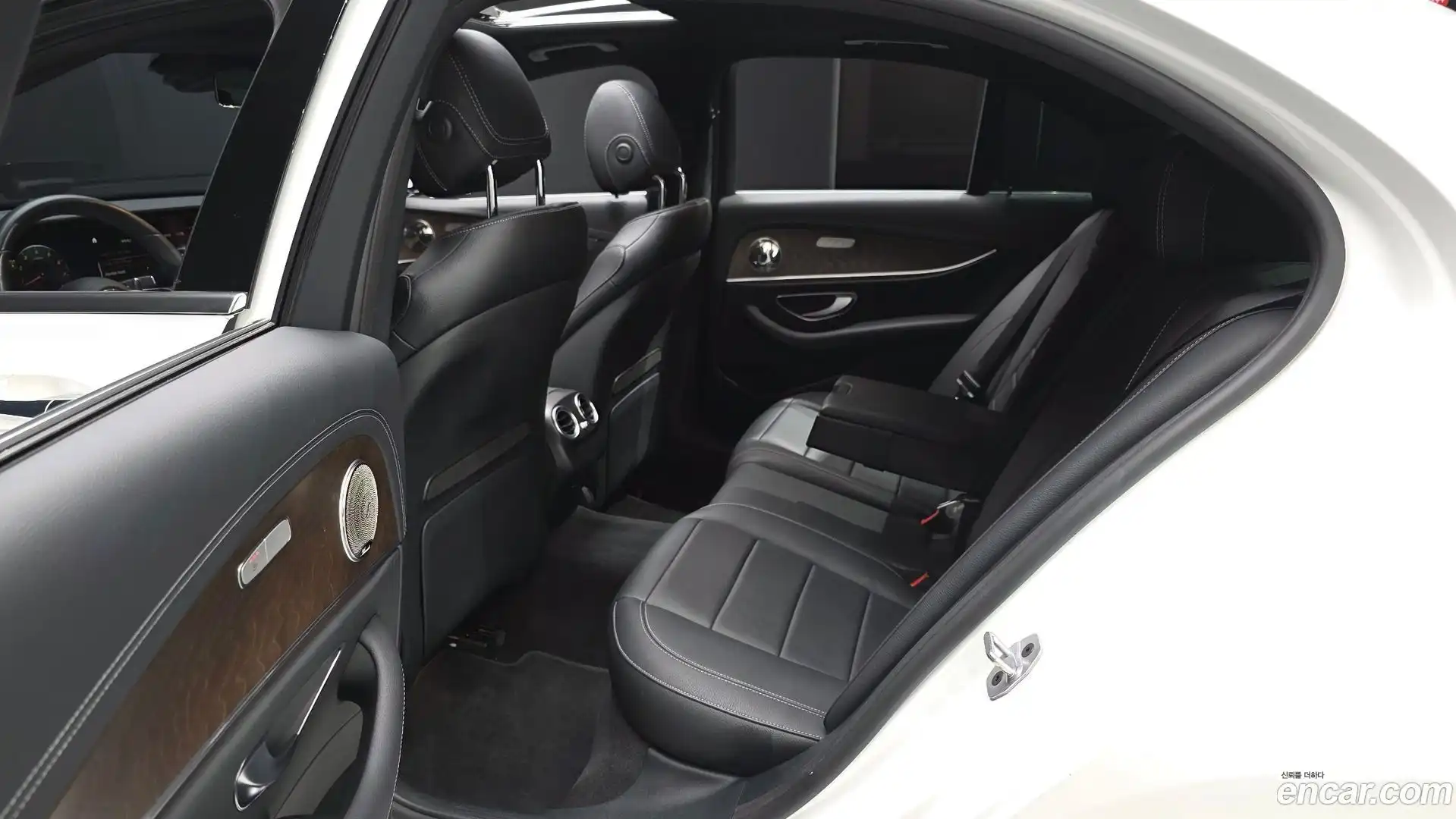 E-Class Mercedes-Benz 2023.8-OPTION-015