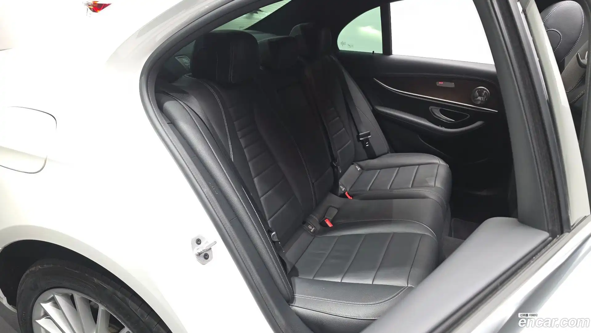 E-Class Mercedes-Benz 2023.8-OPTION-016