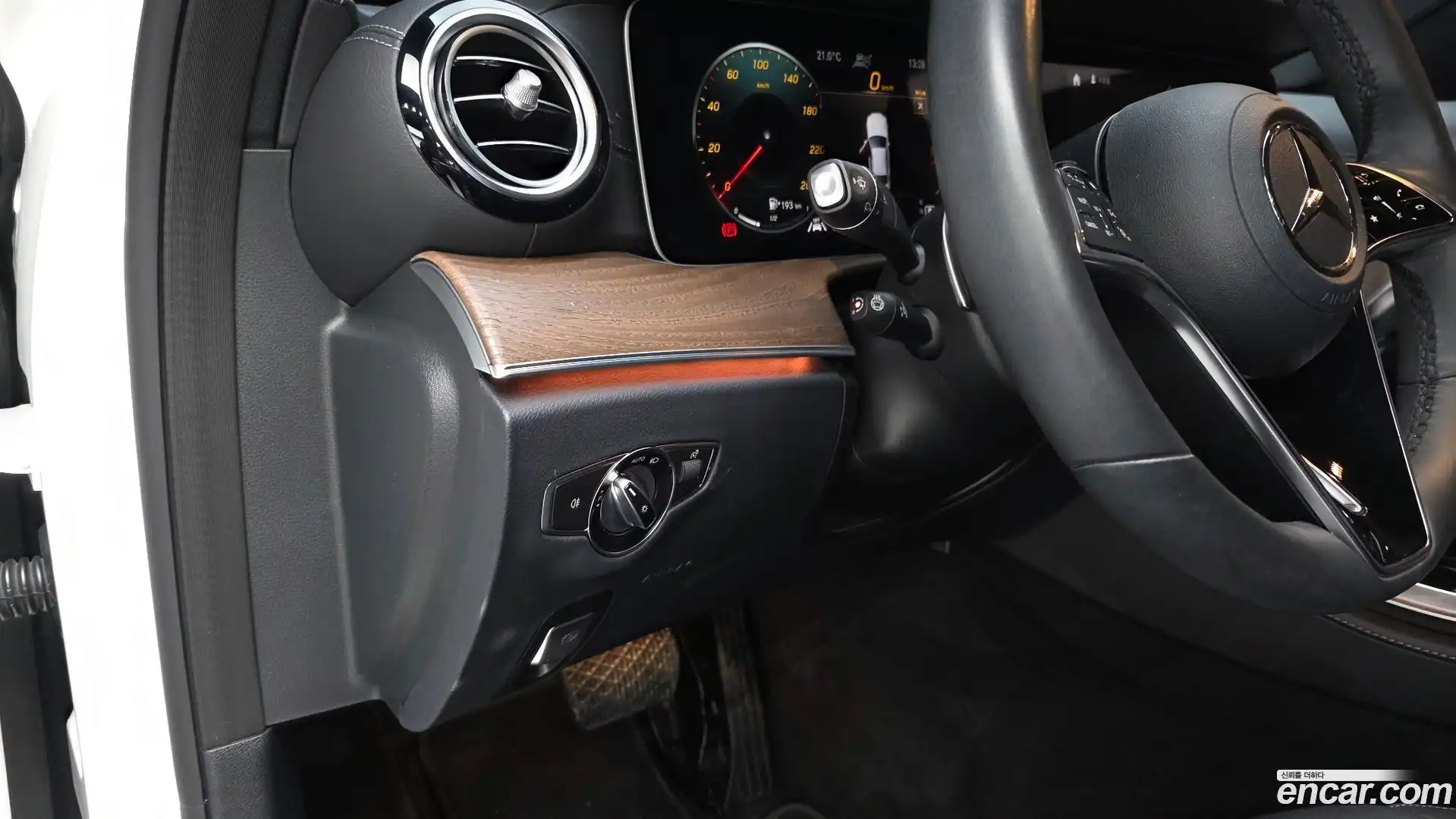 E-Class Mercedes-Benz 2023.8-OPTION-017