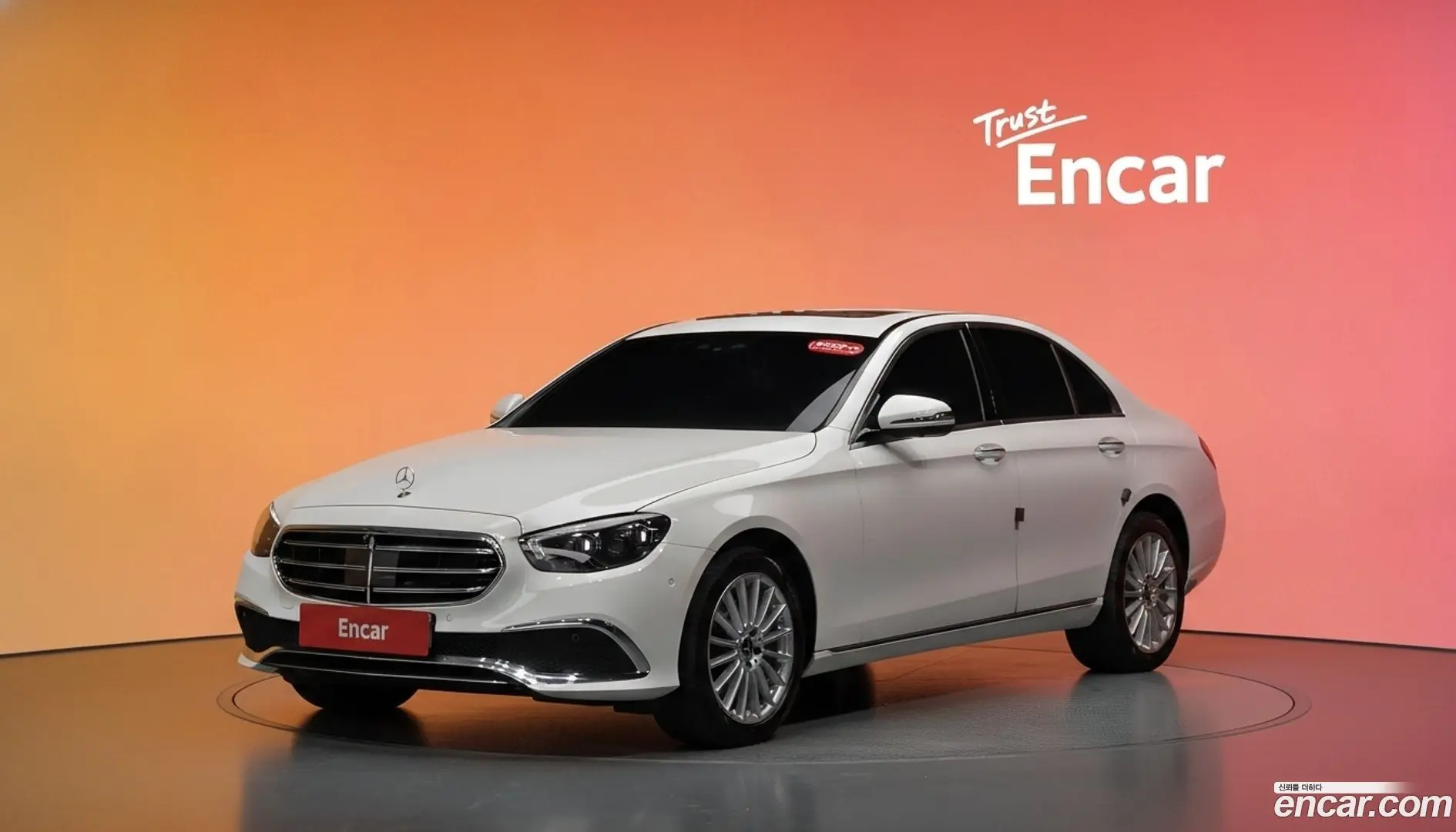 Main__Slider__Photo:E-Class Mercedes-Benz 2023.8-0