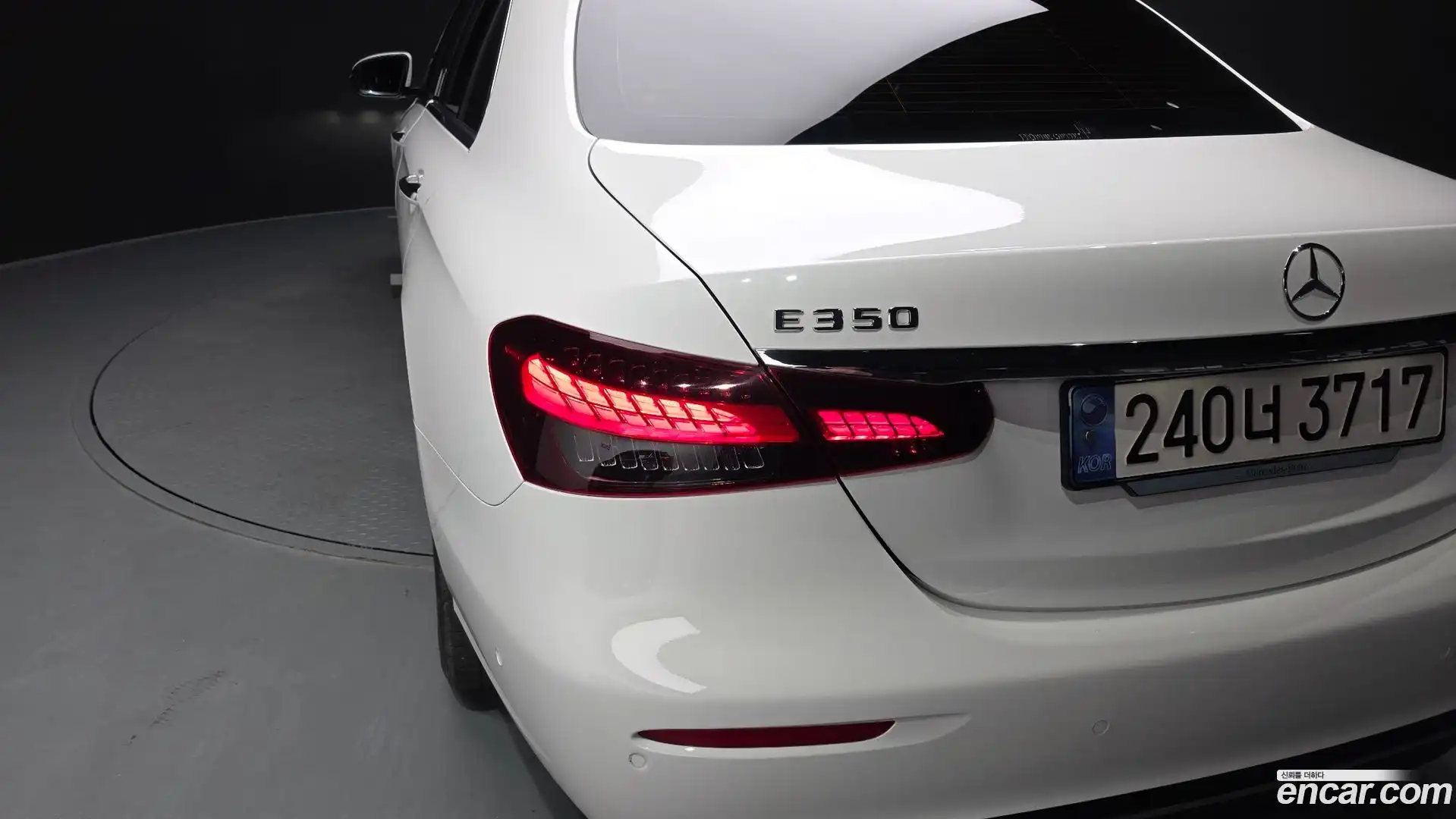 E-Class Mercedes-Benz 2023.8-OUTER-033
