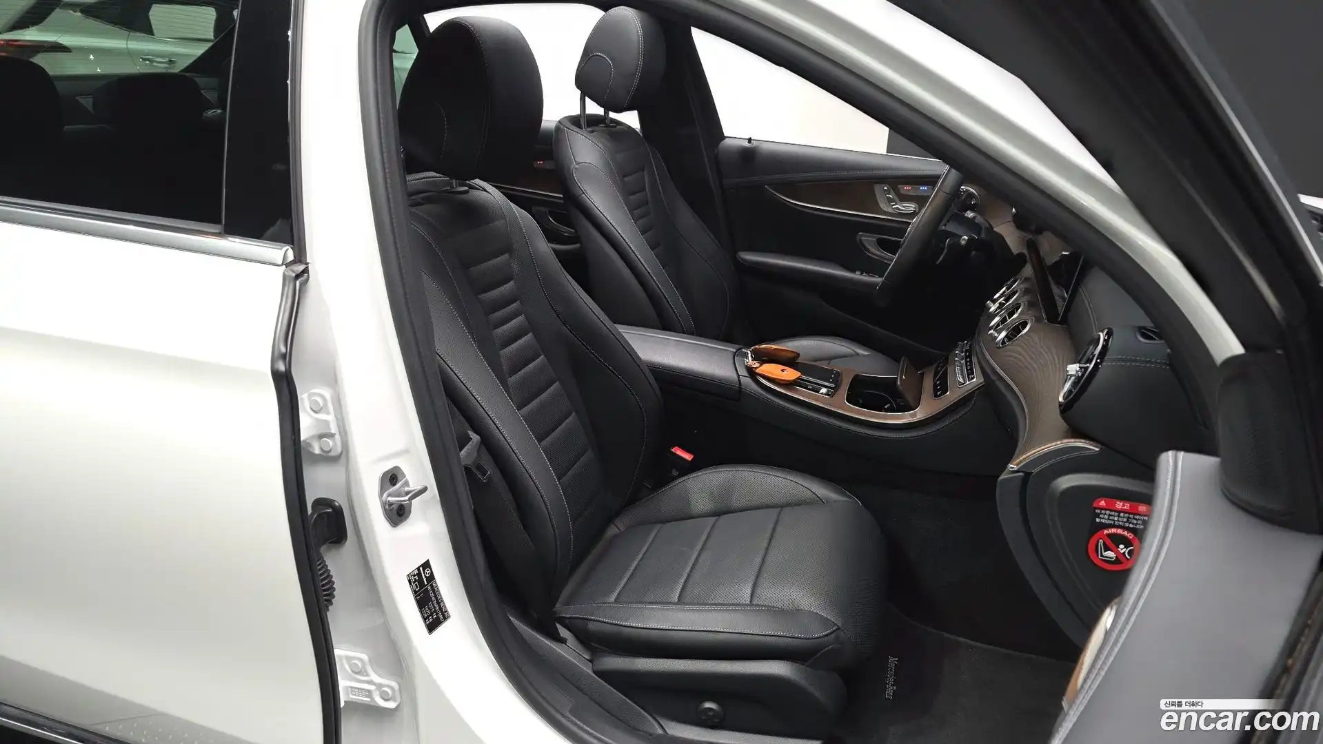 E-Class Mercedes-Benz 2023.8-INNER-036