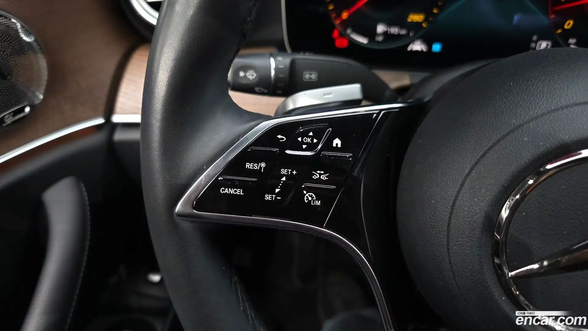 E-Class Mercedes-Benz 2023.8-OPTION-045